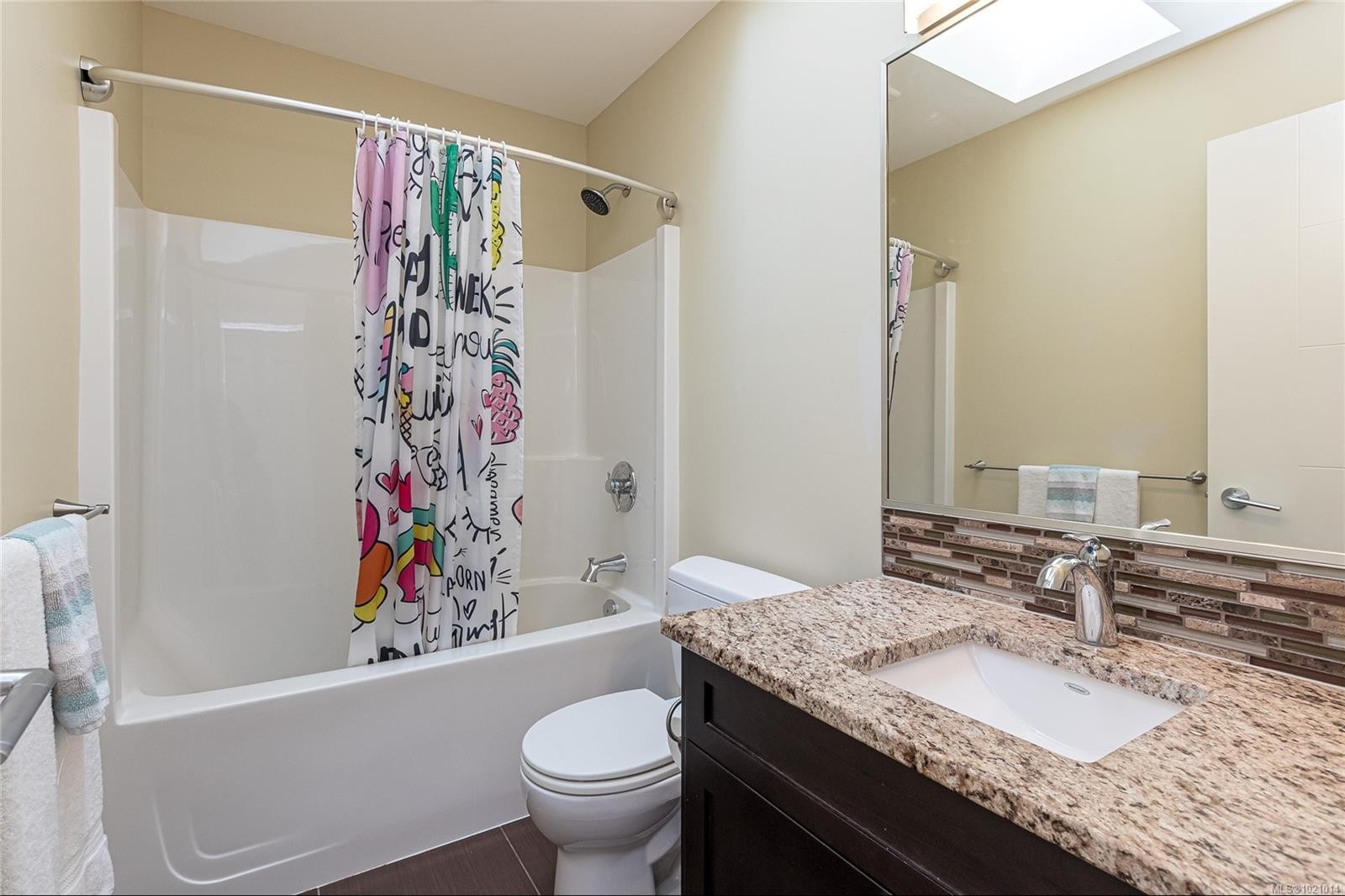 1054 Colville Rd, Esquimalt, BC - Indoor Photo Showing Bathroom