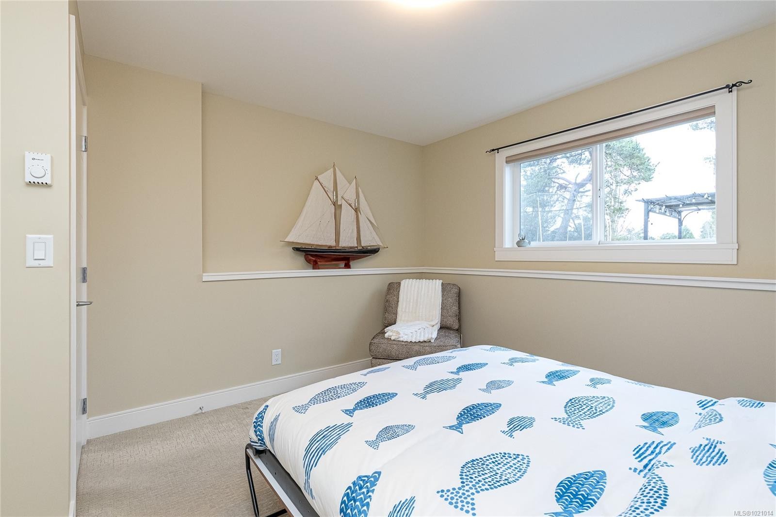 1054 Colville Rd, Esquimalt, BC - Indoor Photo Showing Bedroom
