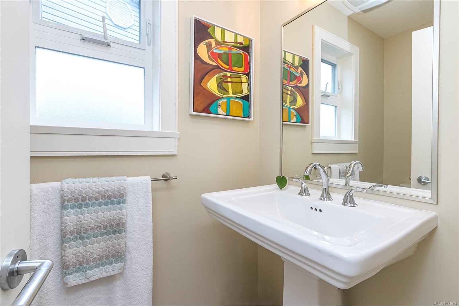 1054 Colville Rd, Esquimalt, BC - Indoor Photo Showing Bathroom