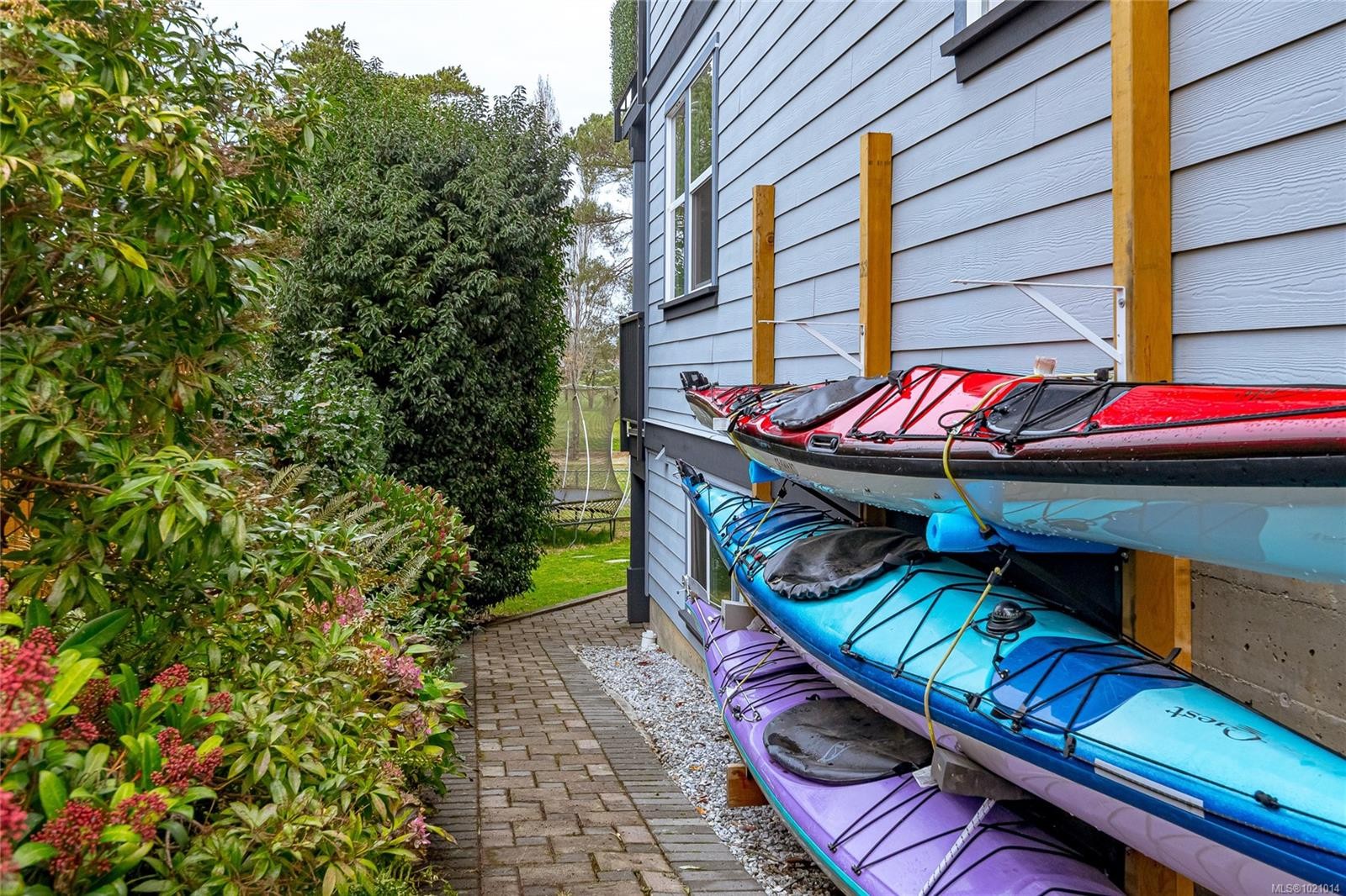 1054 Colville Rd, Esquimalt, BC - Outdoor