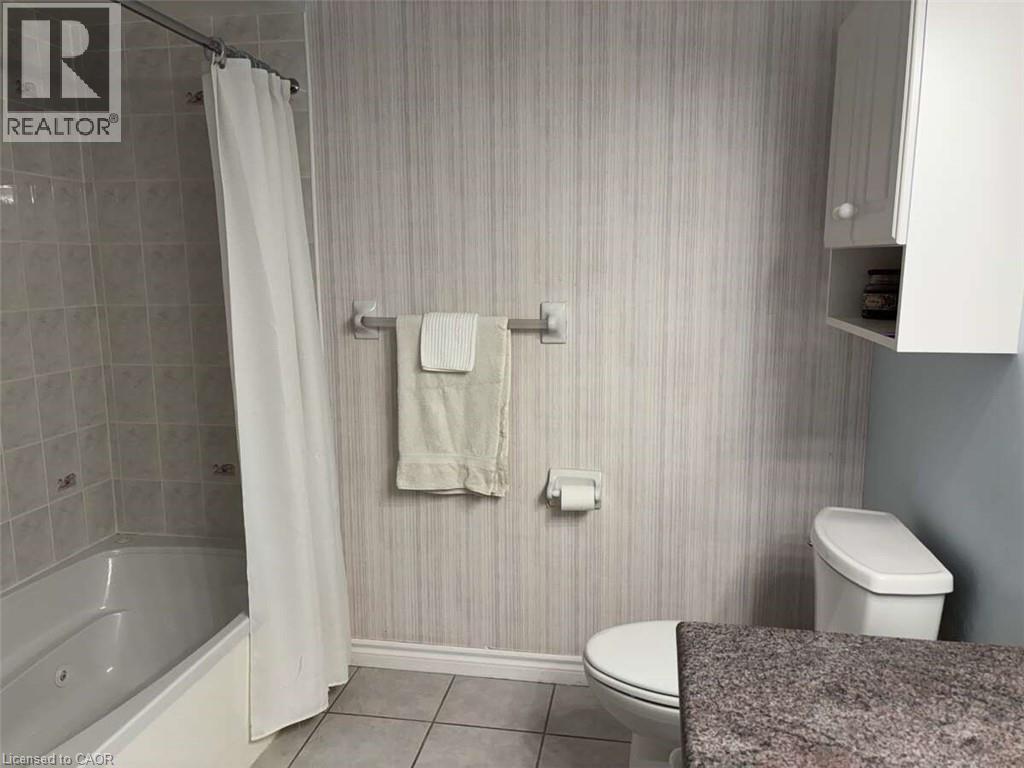 600 Silverbirch Boulevard Unit# 308, Mount Hope, ON - Indoor Photo Showing Bathroom