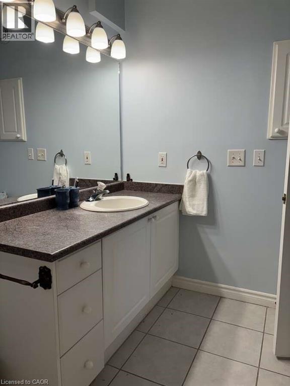 600 Silverbirch Boulevard Unit# 308, Mount Hope, ON - Indoor Photo Showing Bathroom