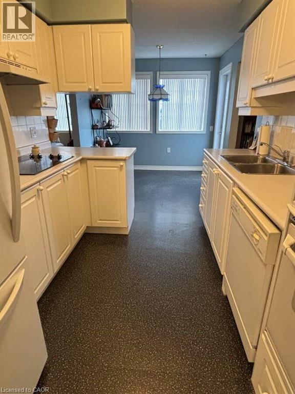 600 Silverbirch Boulevard Unit# 308, Mount Hope, ON - Indoor Photo Showing Kitchen With Double Sink