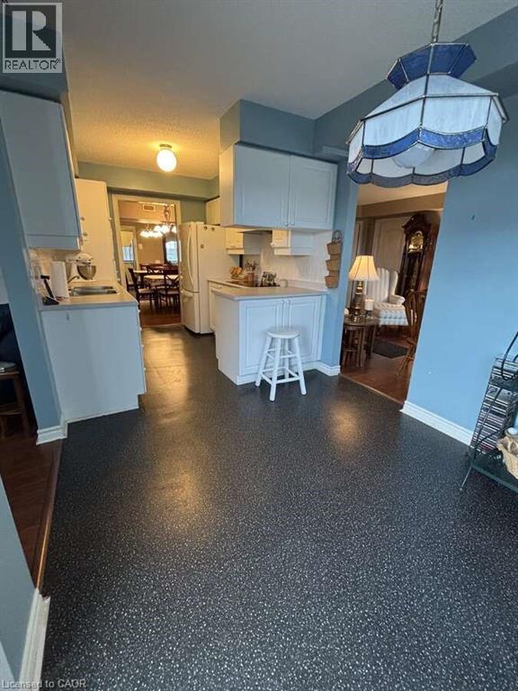 600 Silverbirch Boulevard Unit# 308, Mount Hope, ON - Indoor Photo Showing Kitchen