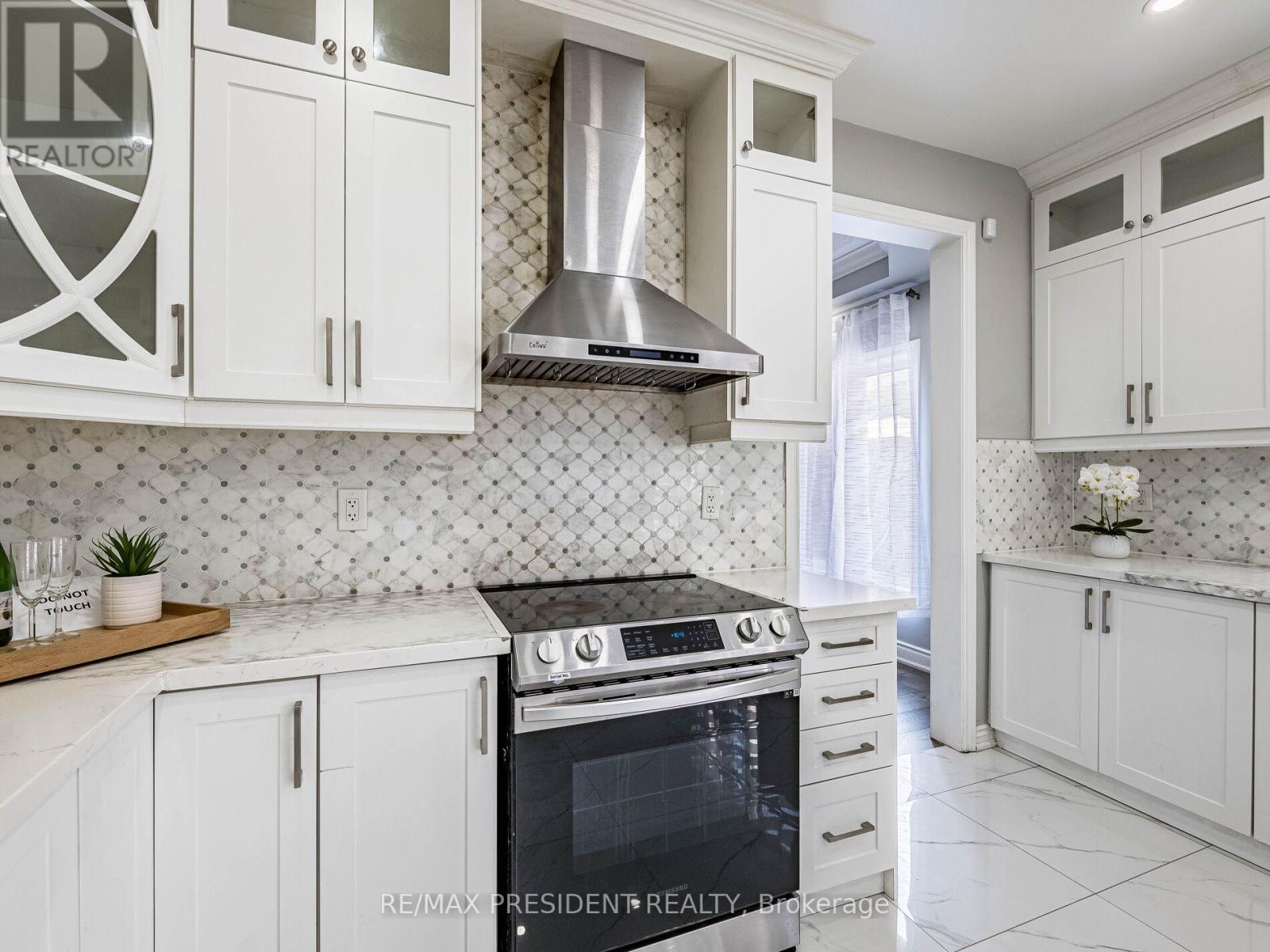 20 Monabelle Crescent, Brampton, ON - Indoor Photo Showing Kitchen