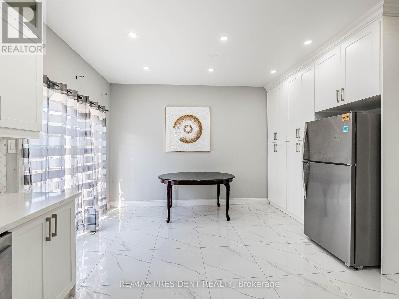 20 Monabelle Crescent, Brampton, ON - Indoor Photo Showing Kitchen