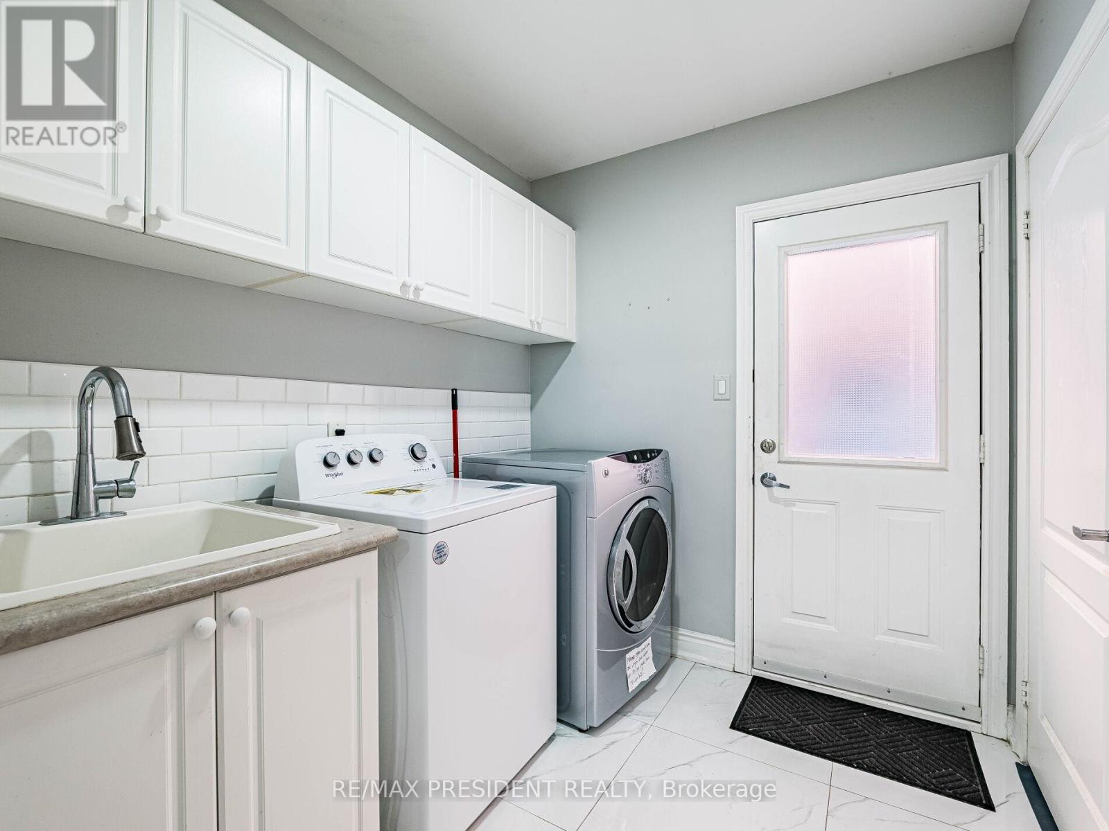 20 Monabelle Crescent, Brampton, ON - Indoor Photo Showing Laundry Room