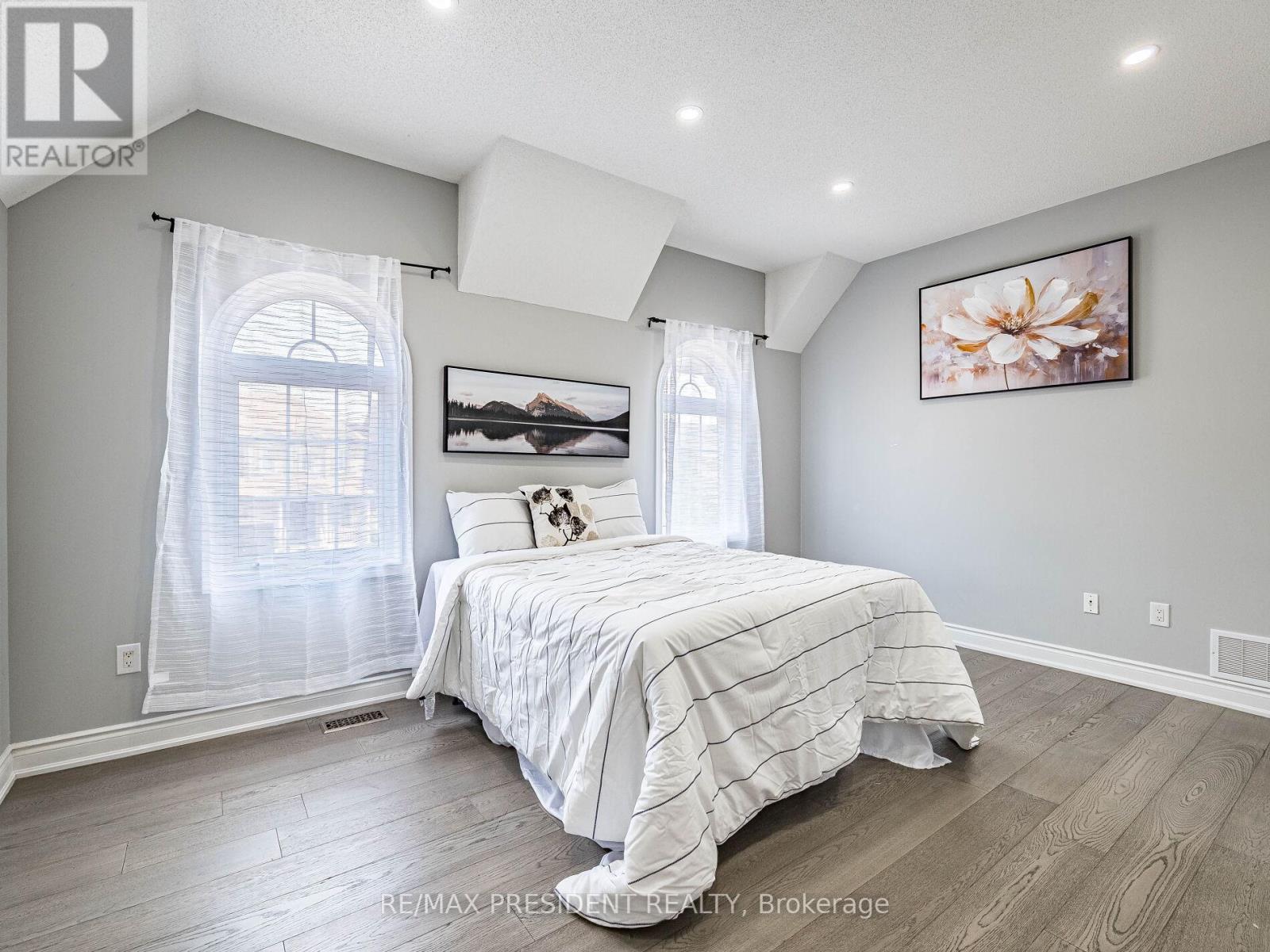 20 Monabelle Crescent, Brampton, ON - Indoor Photo Showing Bedroom