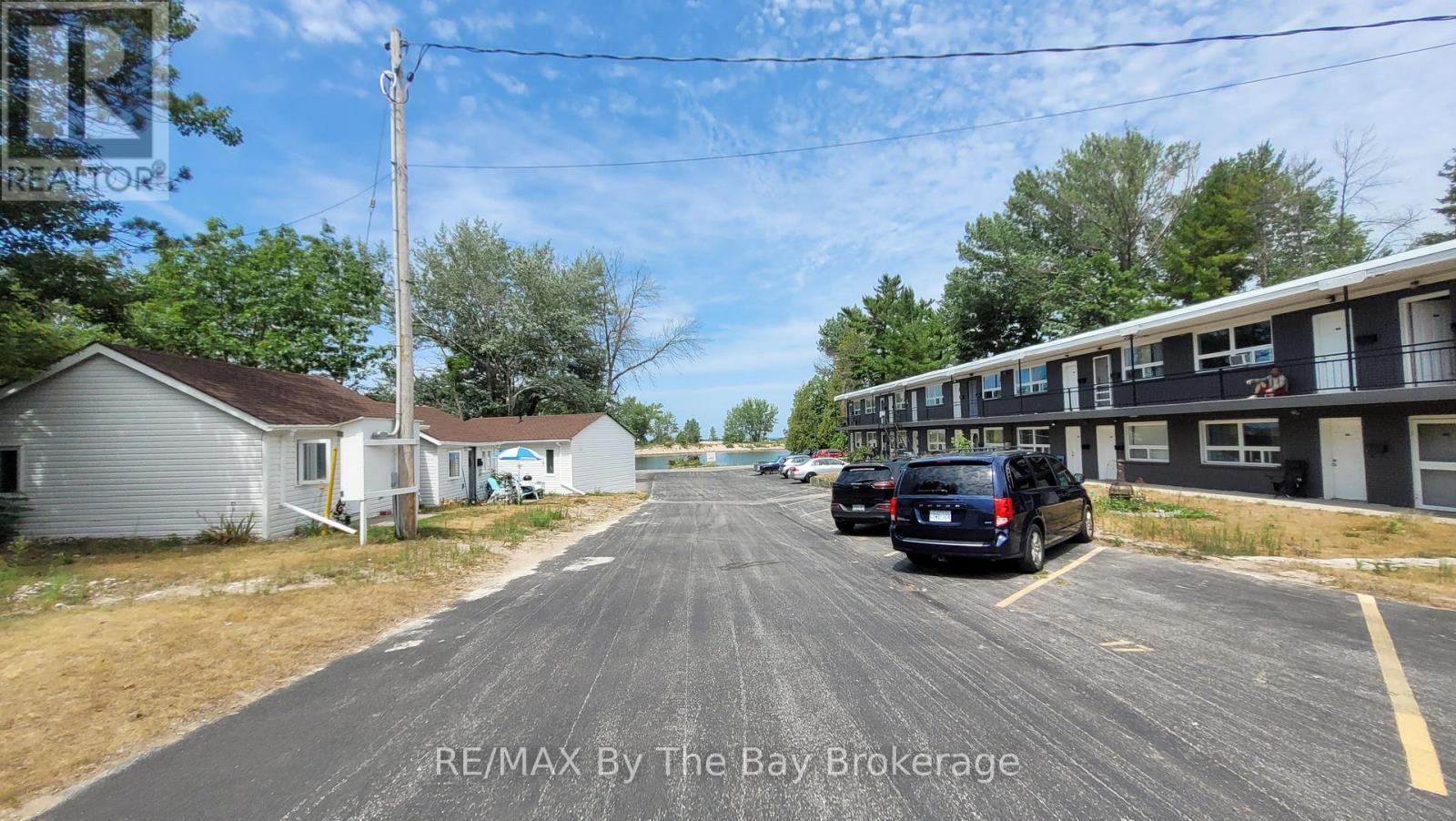 D04 - 280 River Road E, Wasaga Beach, ON - Outdoor