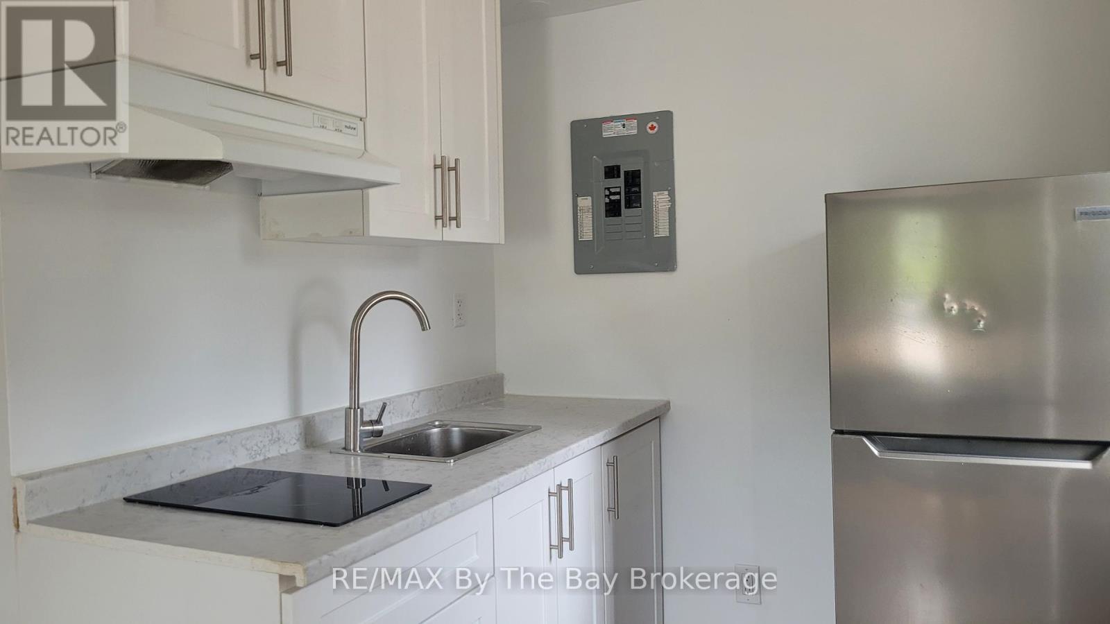 D04 - 280 River Road E, Wasaga Beach, ON - Indoor Photo Showing Kitchen