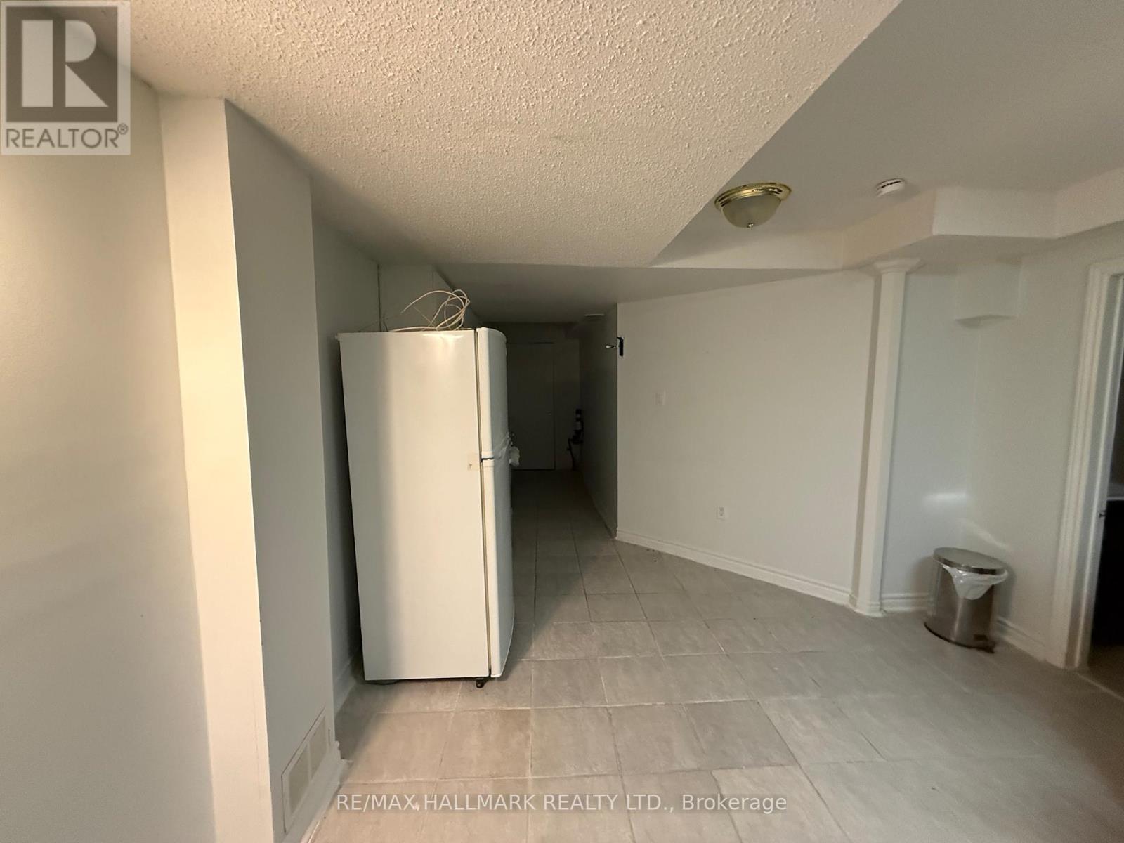 5923 Sidmouth Street, Mississauga, ON - Indoor Photo Showing Other Room