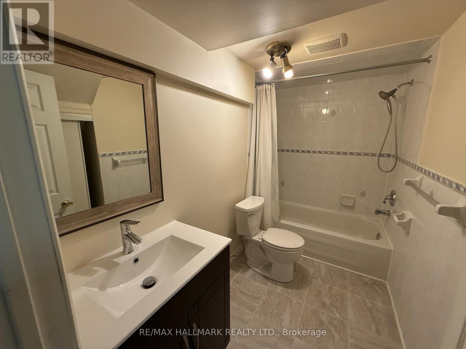 5923 Sidmouth Street, Mississauga, ON - Indoor Photo Showing Bathroom