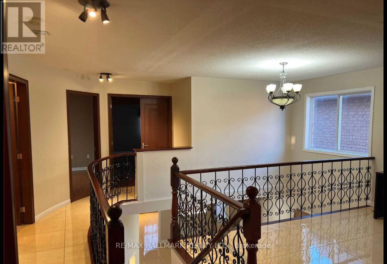 5923 Sidmouth Street, Mississauga, ON - Indoor Photo Showing Other Room