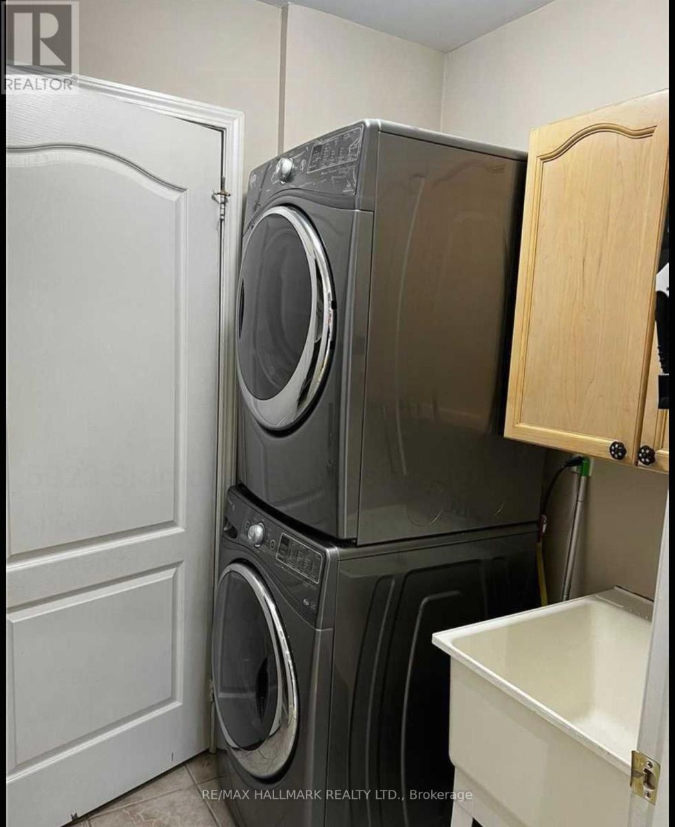 5923 Sidmouth Street, Mississauga, ON - Indoor Photo Showing Laundry Room