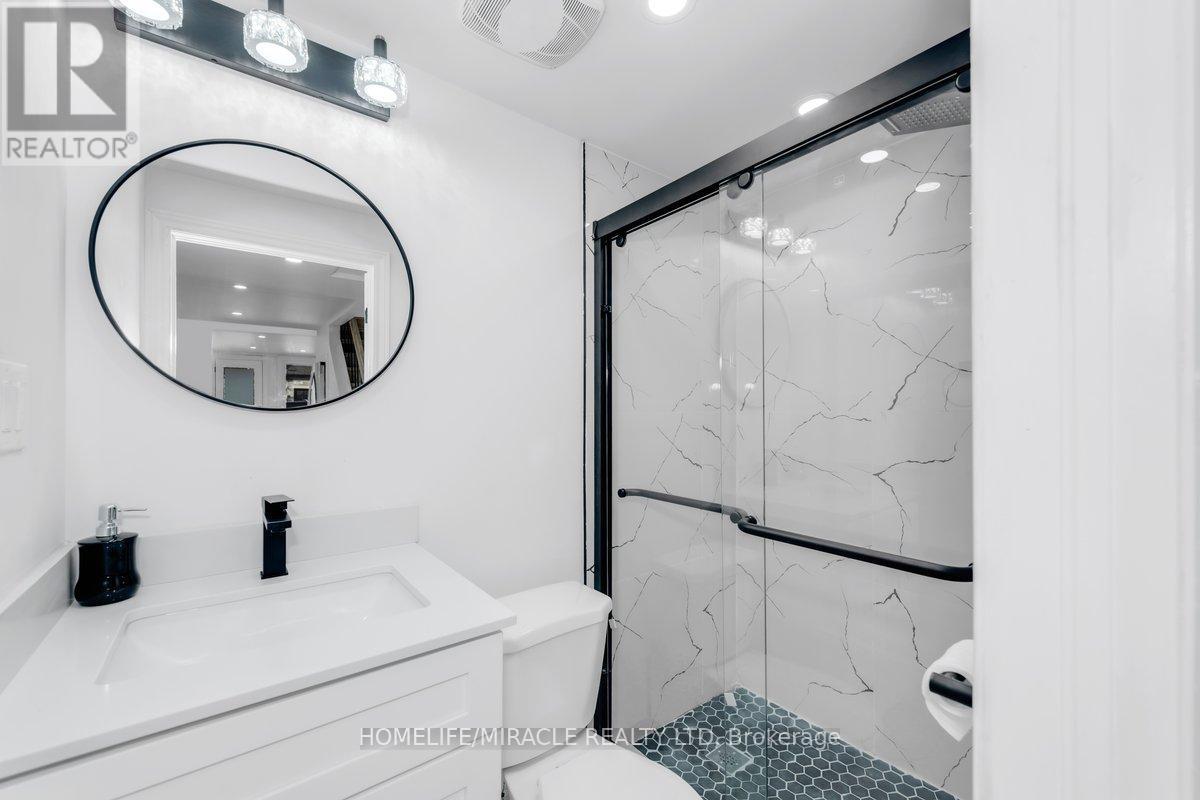 195 Randi Road, Mississauga, ON - Indoor Photo Showing Bathroom