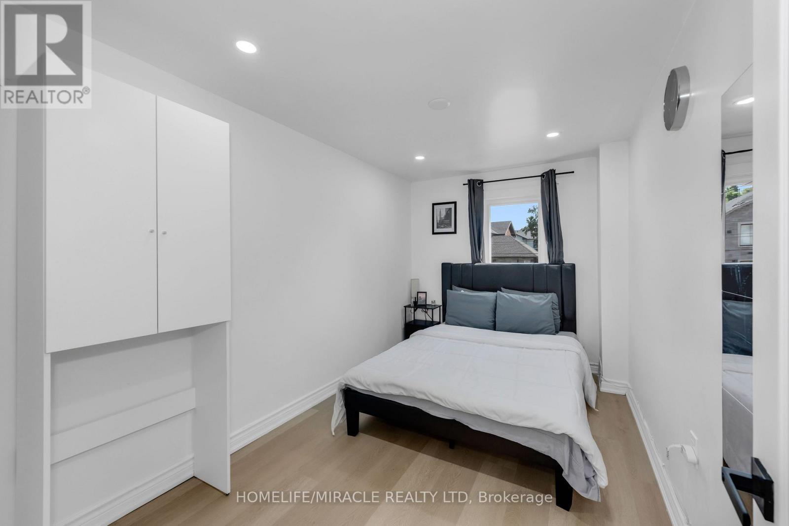 195 Randi Road, Mississauga, ON - Indoor Photo Showing Bedroom