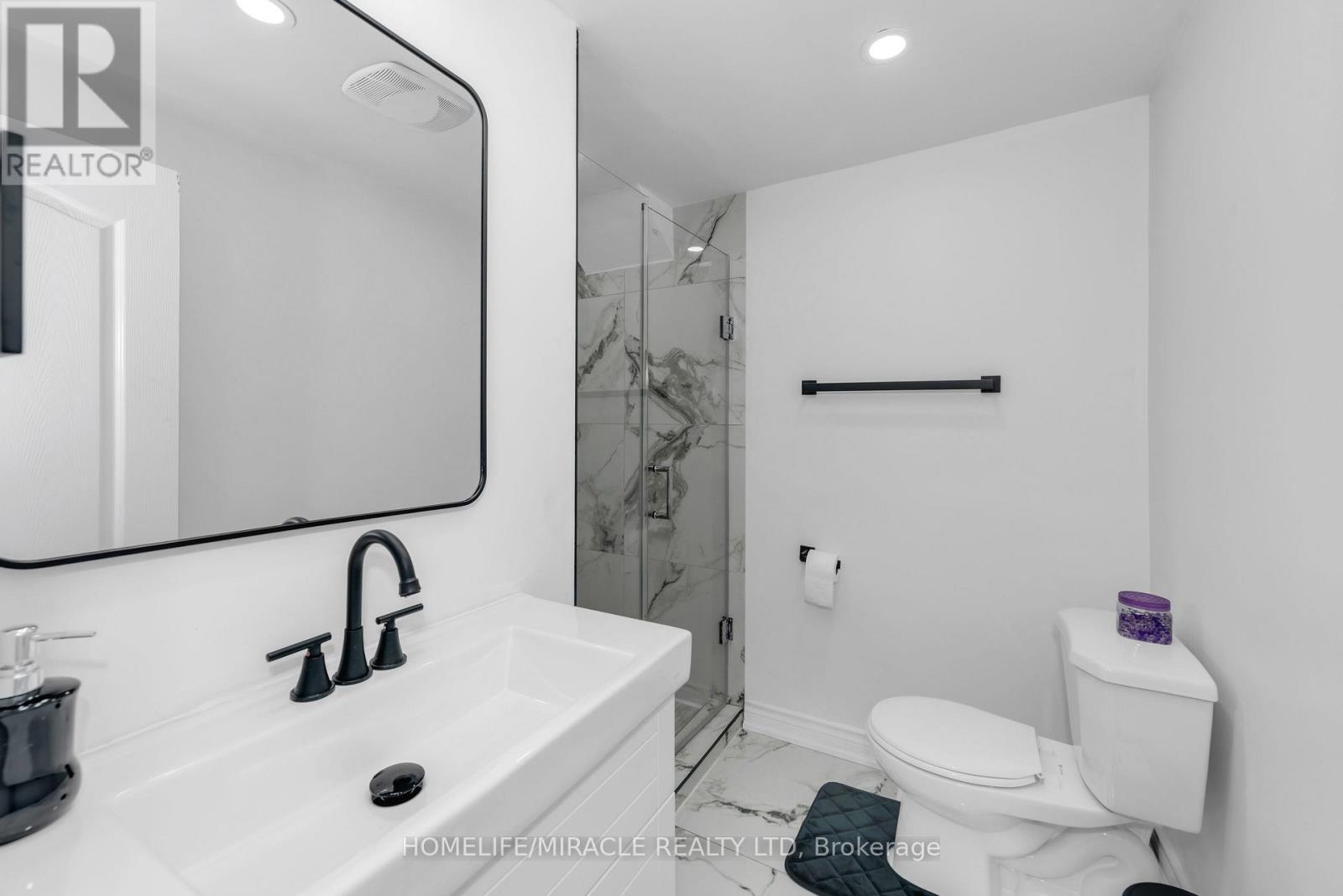 195 Randi Road, Mississauga, ON - Indoor Photo Showing Bathroom