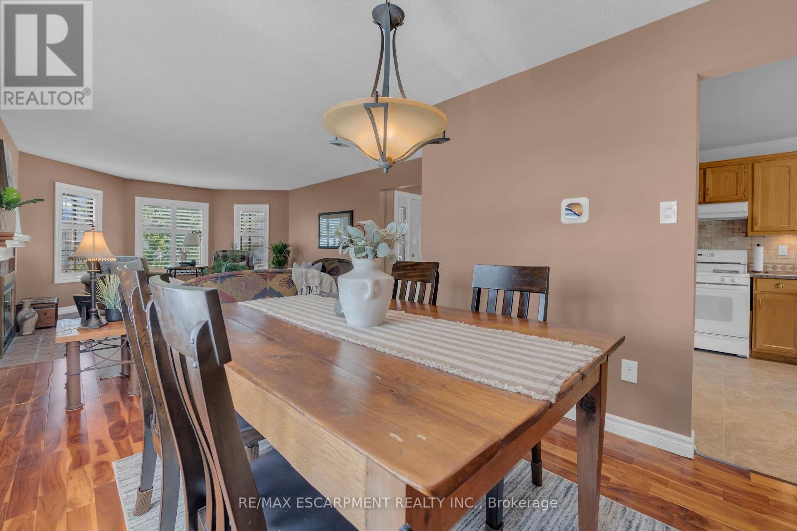 35 Highland Boulevard, Haldimand, ON - Indoor Photo Showing Dining Room