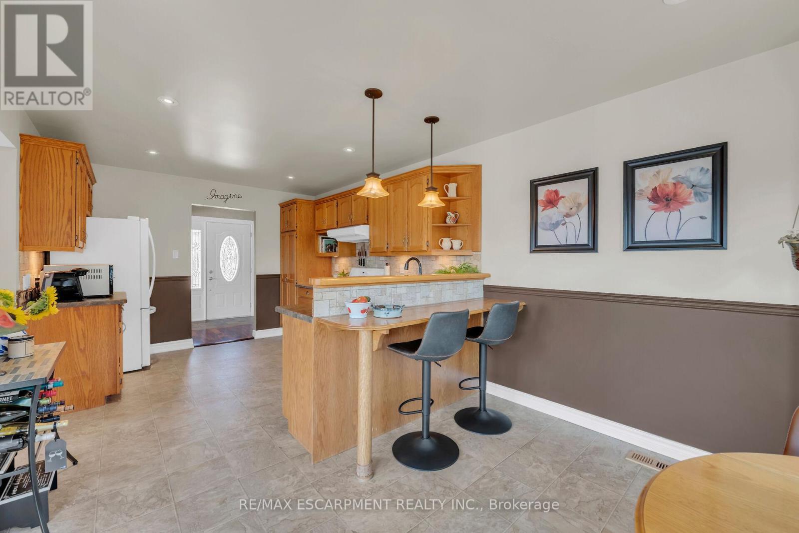 35 Highland Boulevard, Haldimand, ON - Indoor Photo Showing Kitchen