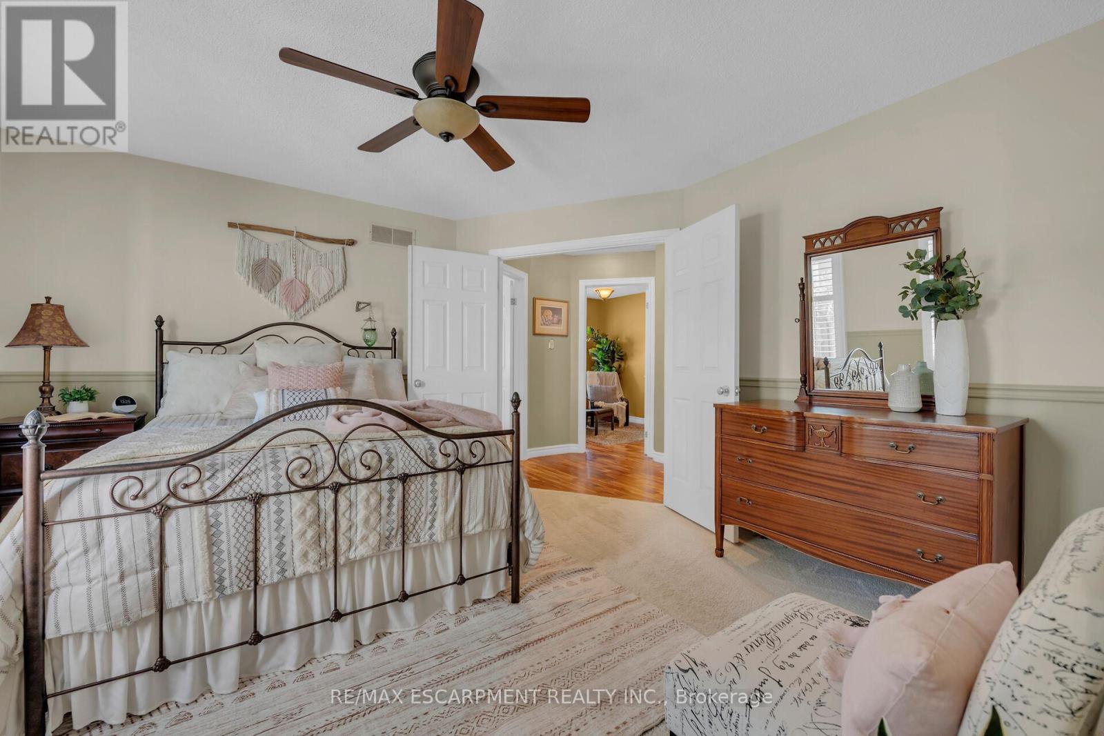 35 Highland Boulevard, Haldimand, ON - Indoor Photo Showing Bedroom