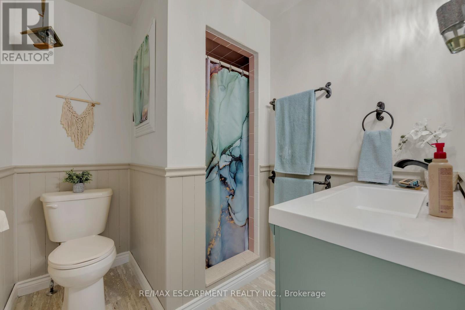 35 Highland Boulevard, Haldimand, ON - Indoor Photo Showing Bathroom