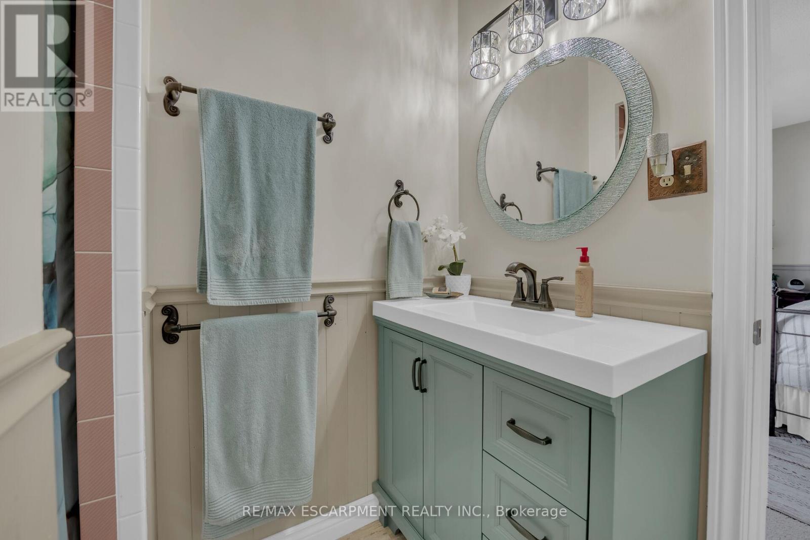 35 Highland Boulevard, Haldimand, ON - Indoor Photo Showing Bathroom