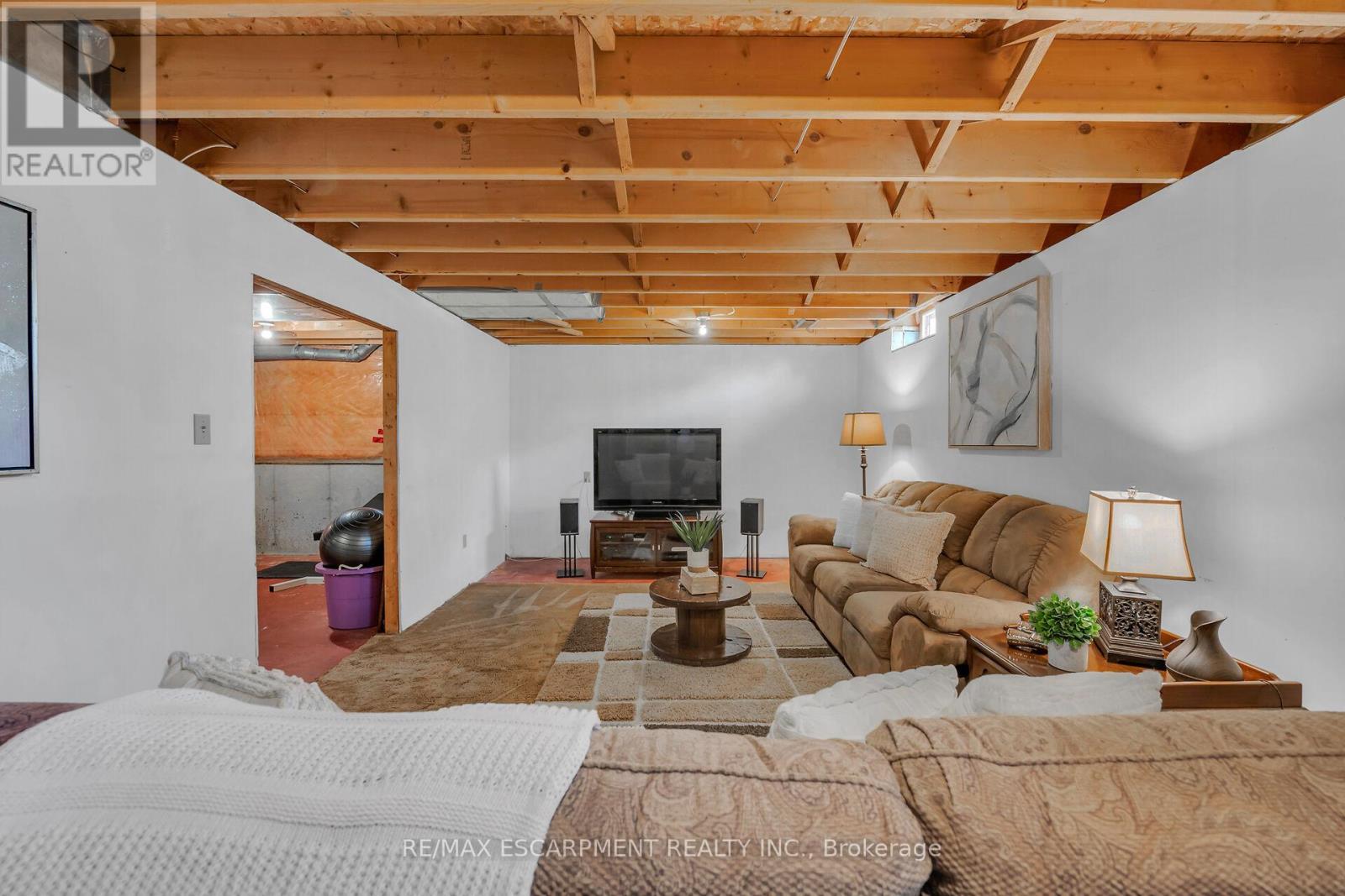 35 Highland Boulevard, Haldimand, ON - Indoor Photo Showing Other Room