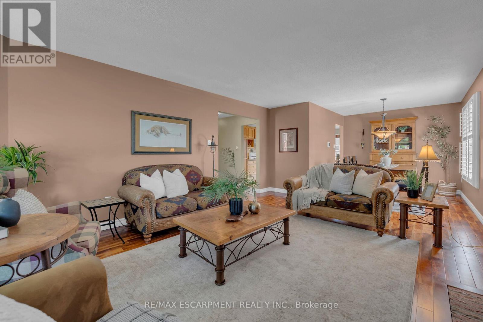 35 Highland Boulevard, Haldimand, ON - Indoor Photo Showing Living Room