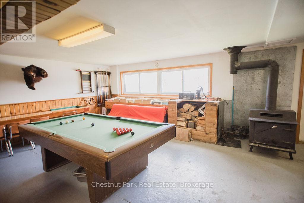 Games room in walk out basement - 51 Stevens Road, Temagami, ON