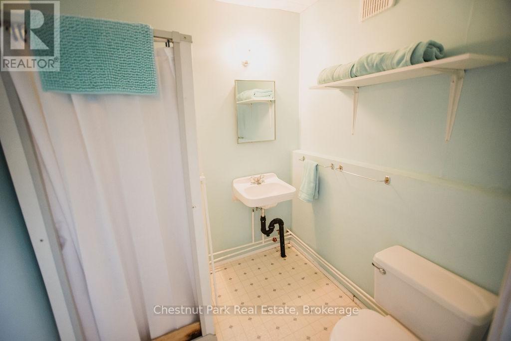 Motel unit on upper floor of Motel building - 51 Stevens Road, Temagami, ON