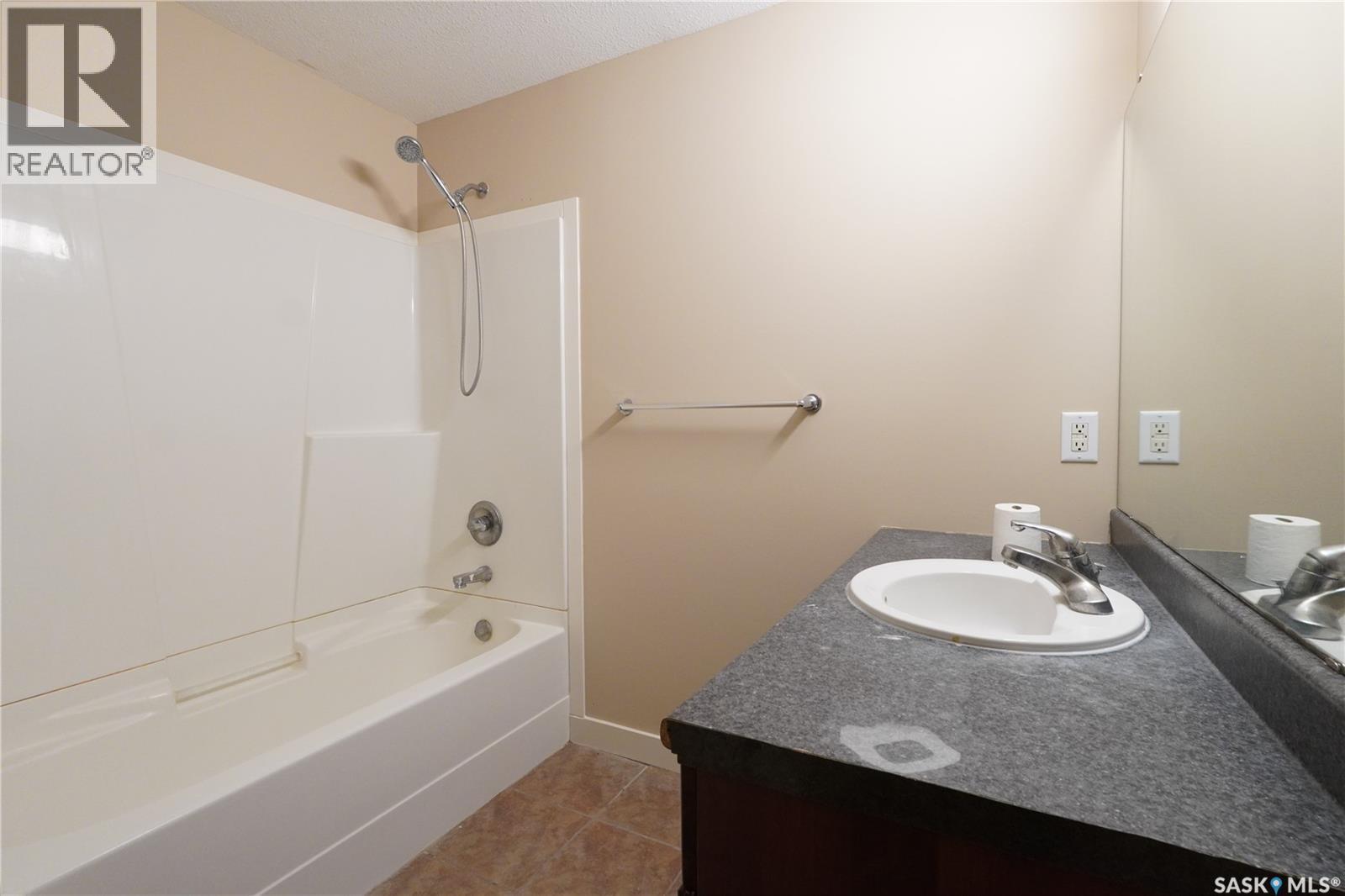 15 Christopher Place, White City, SK - Indoor Photo Showing Bathroom