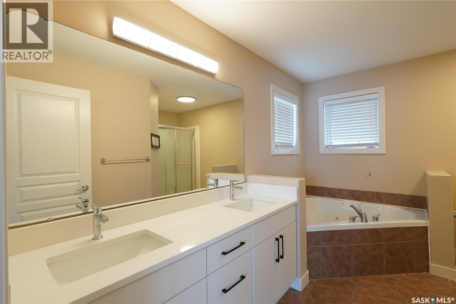 15 Christopher Place, White City, SK - Indoor Photo Showing Bathroom