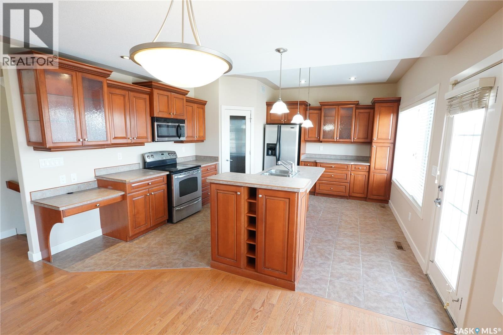 15 Christopher Place, White City, SK - Indoor Photo Showing Kitchen With Double Sink