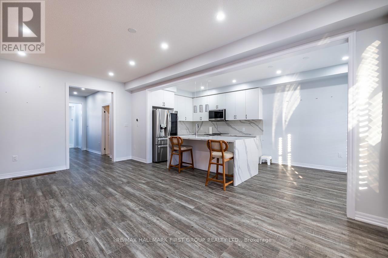 183 Flood Avenue, Clarington (Newcastle), ON - Indoor Photo Showing Kitchen