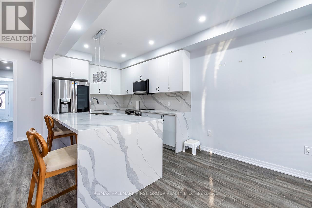 183 Flood Avenue, Clarington (Newcastle), ON - Indoor Photo Showing Kitchen