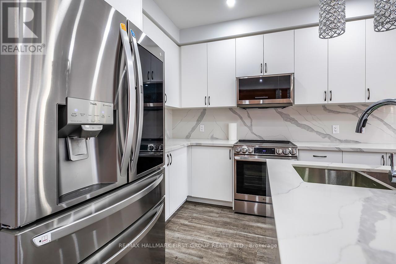 183 Flood Avenue, Clarington (Newcastle), ON - Indoor Photo Showing Kitchen With Stainless Steel Kitchen