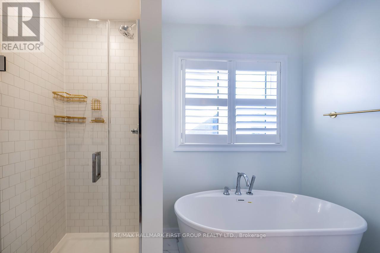 183 Flood Avenue, Clarington (Newcastle), ON - Indoor Photo Showing Bathroom