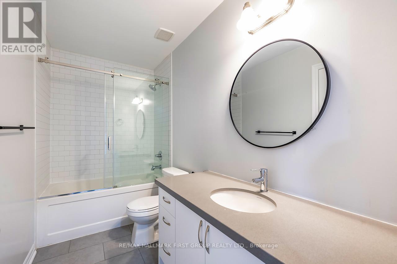 183 Flood Avenue, Clarington (Newcastle), ON - Indoor Photo Showing Bathroom