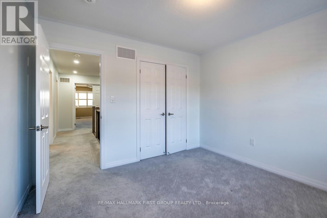 183 Flood Avenue, Clarington (Newcastle), ON - Indoor Photo Showing Other Room