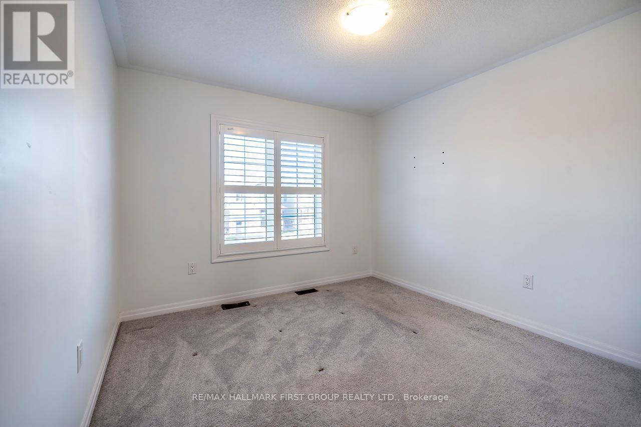 183 Flood Avenue, Clarington (Newcastle), ON - Indoor Photo Showing Other Room