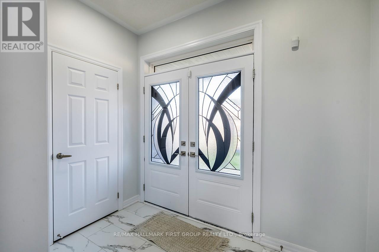 183 Flood Avenue, Clarington (Newcastle), ON - Indoor Photo Showing Other Room