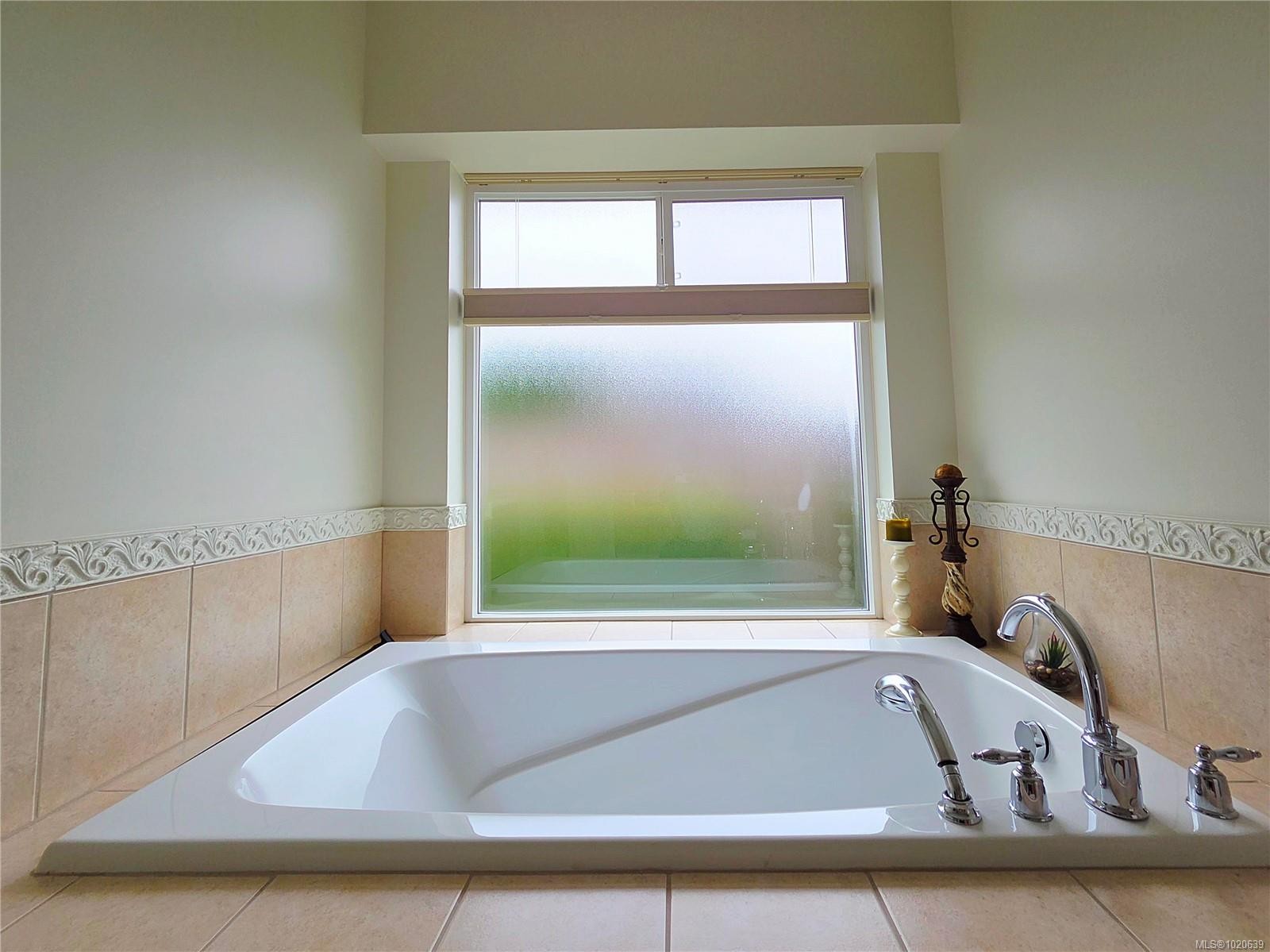 2040 Sussex Dr, Courtenay, BC