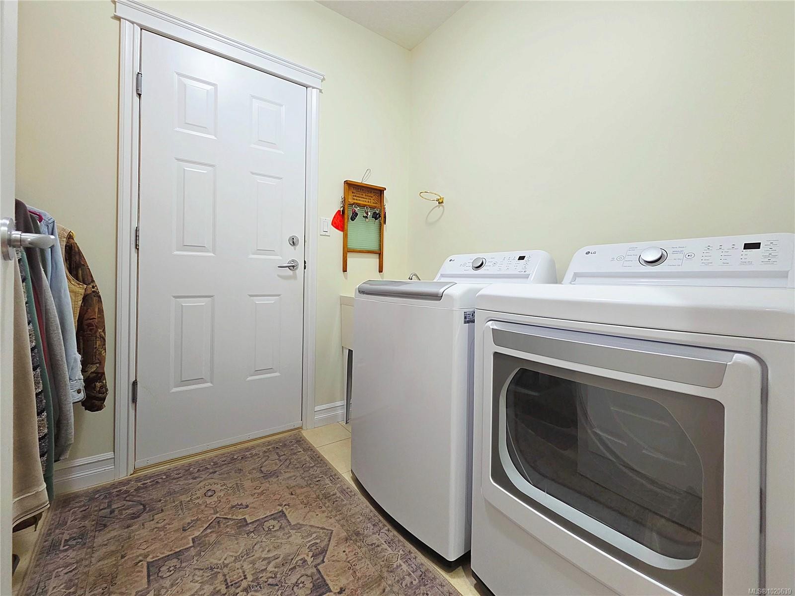 2040 Sussex Dr, Courtenay, BC