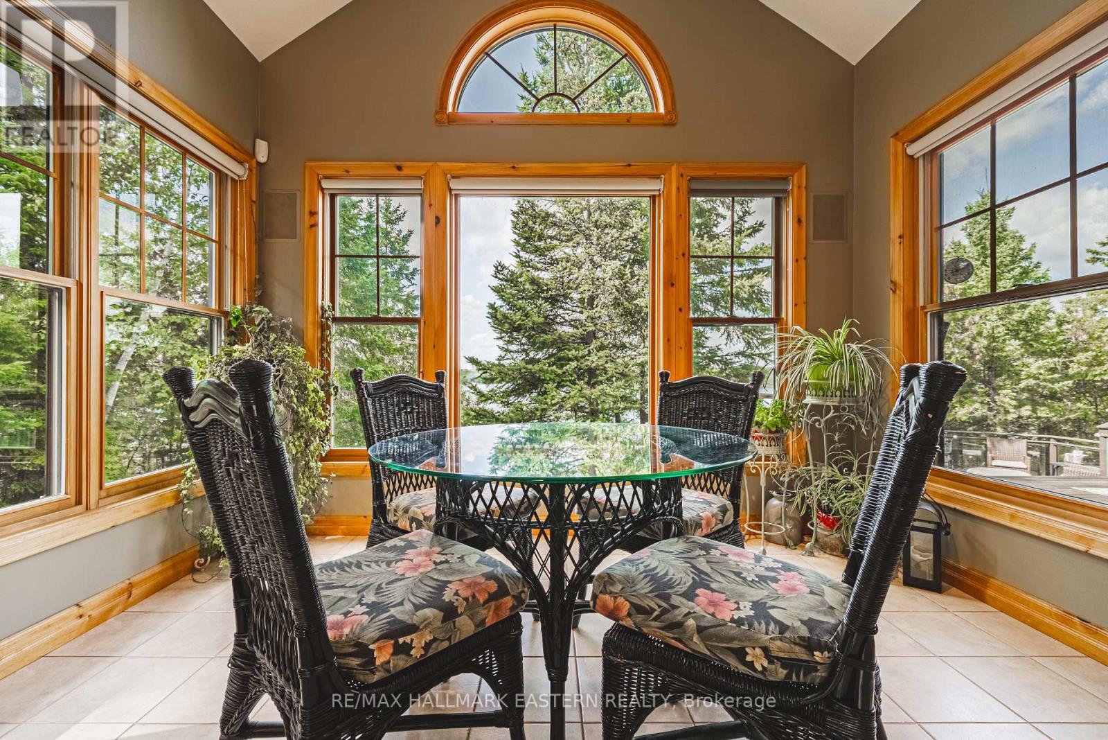 538 Rishor Avenue, Douro-Dummer, ON - Indoor Photo Showing Dining Room