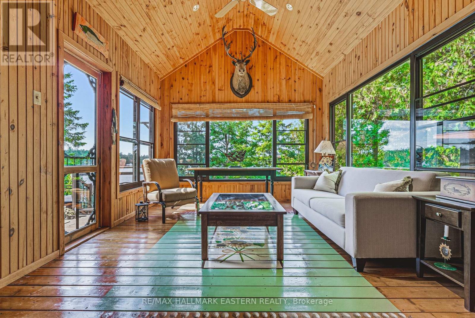 538 Rishor Avenue, Douro-Dummer, ON - Indoor Photo Showing Living Room