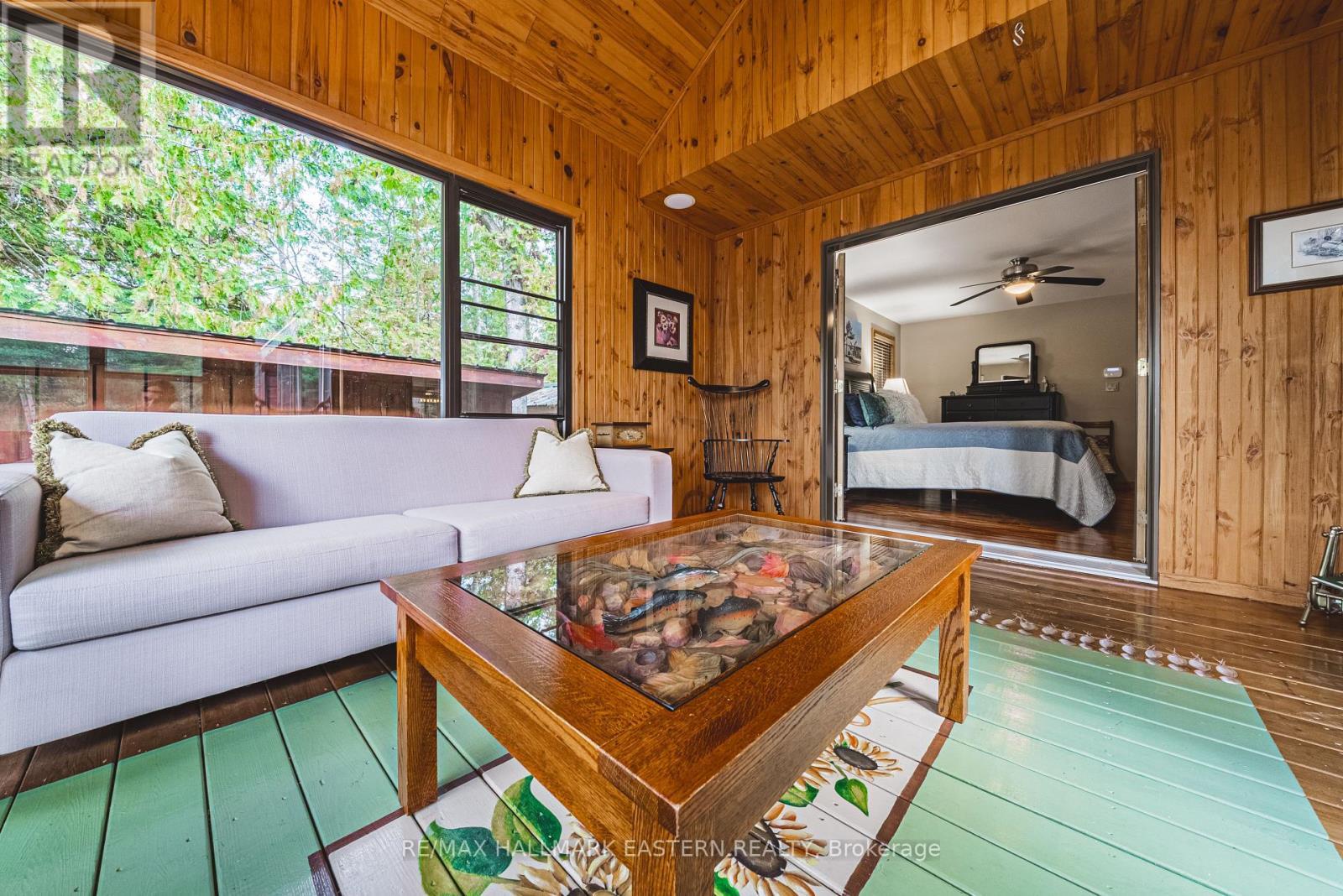 538 Rishor Avenue, Douro-Dummer, ON - Indoor Photo Showing Living Room