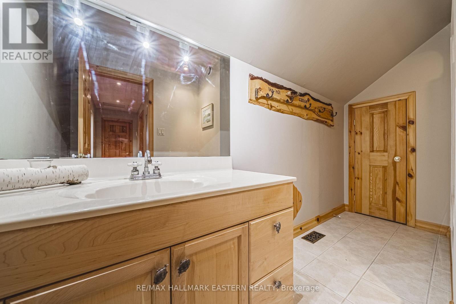 538 Rishor Avenue, Douro-Dummer, ON - Indoor Photo Showing Bathroom