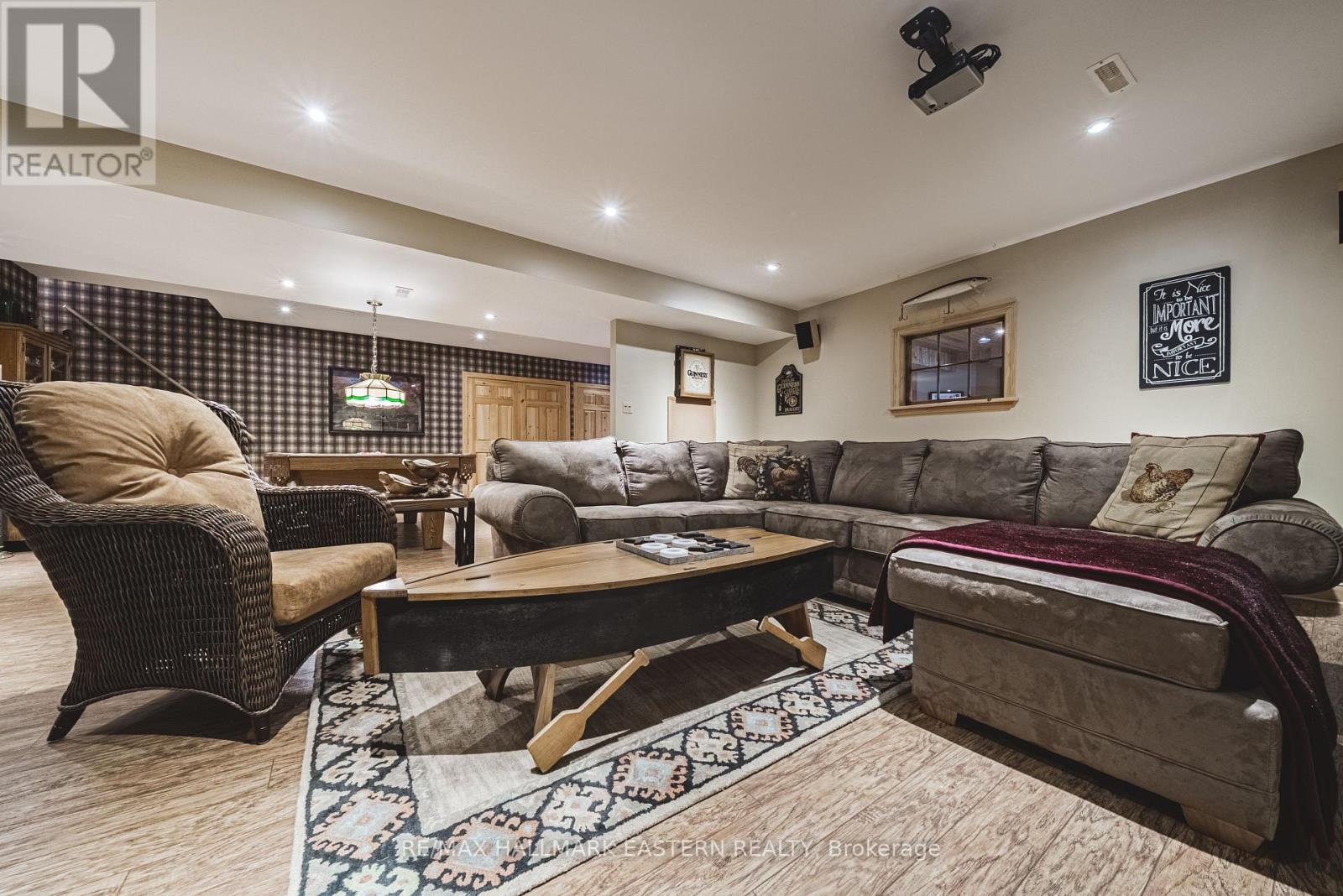 538 Rishor Avenue, Douro-Dummer, ON - Indoor Photo Showing Living Room