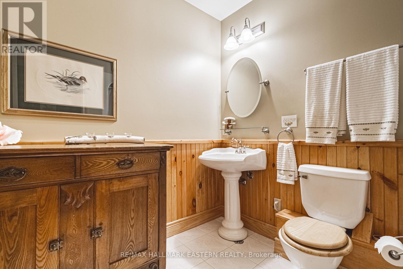538 Rishor Avenue, Douro-Dummer, ON - Indoor Photo Showing Bathroom