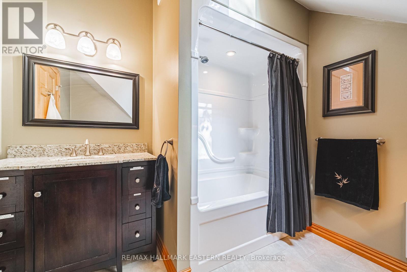 538 Rishor Avenue, Douro-Dummer, ON - Indoor Photo Showing Bathroom